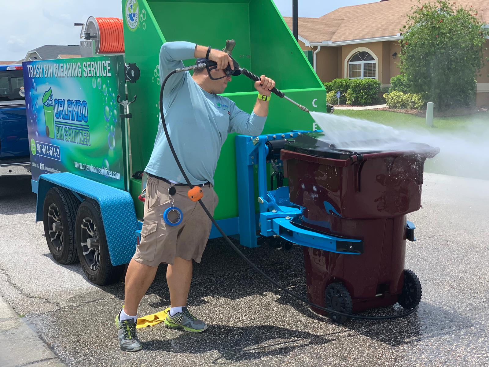 trash can cleaning service        
        <figure class=